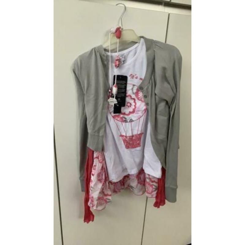 Nieuwe 4 delig set o.a. Rok, shirt en vest mt 152