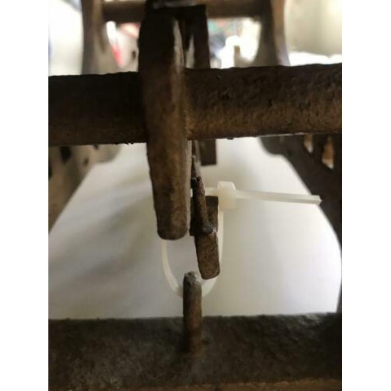 Zware antieke balansweegschaal. Weegvermogen 15kg