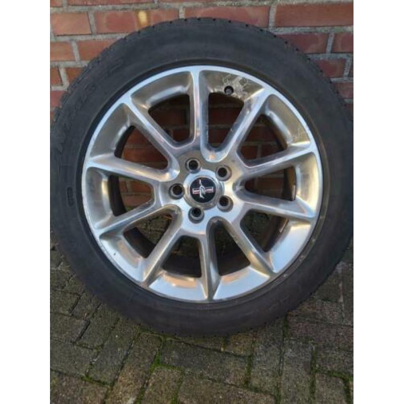Velgen met band 18"/235