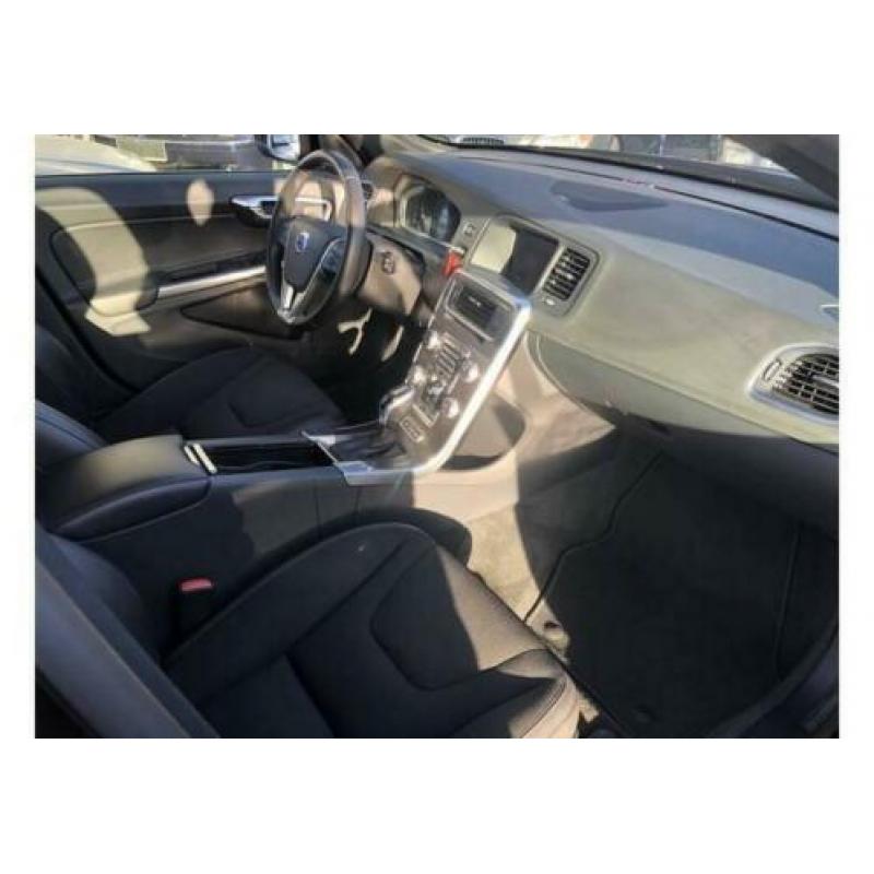 Volvo V60 D6 AWD Twin Engine Momentum