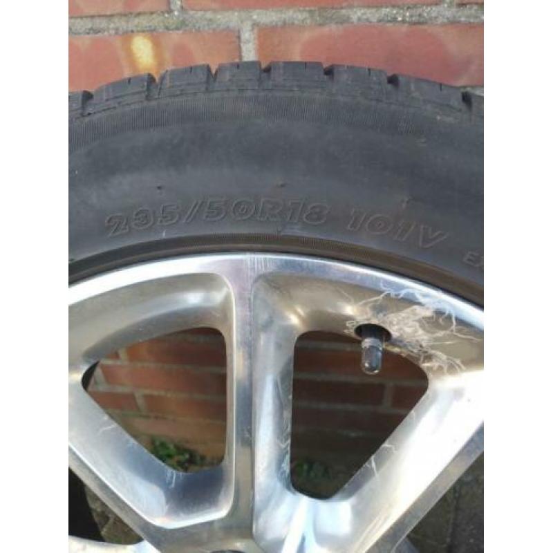 Velgen met band 18"/235