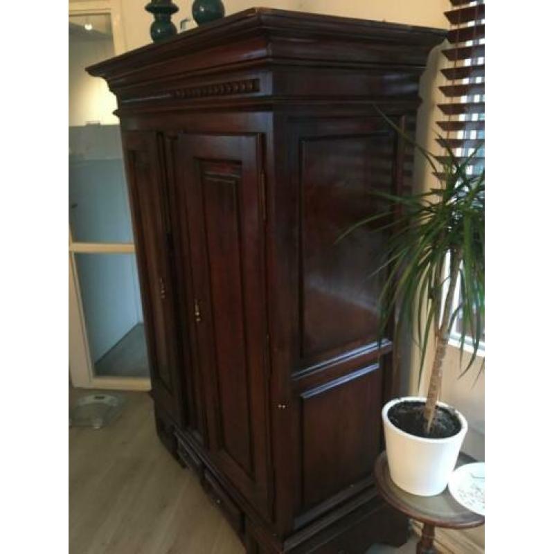 Eiken kast