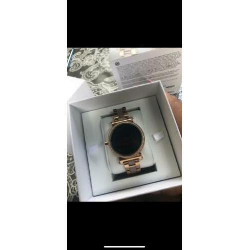 Mickeal kors smart watch