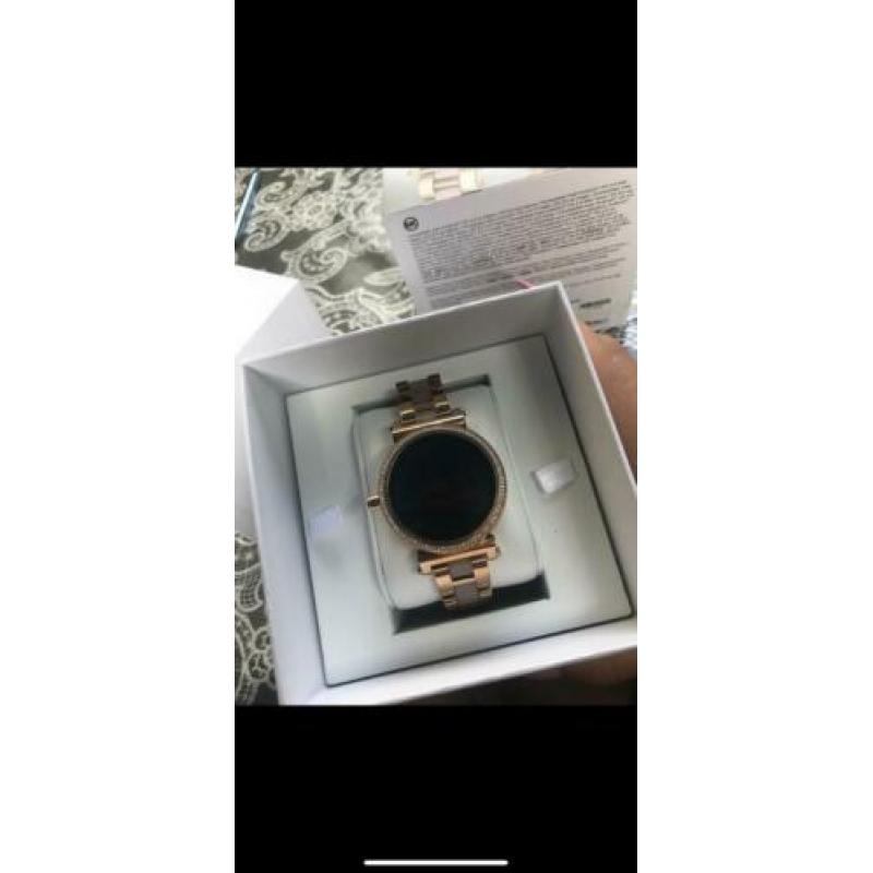 Mickeal kors smart watch