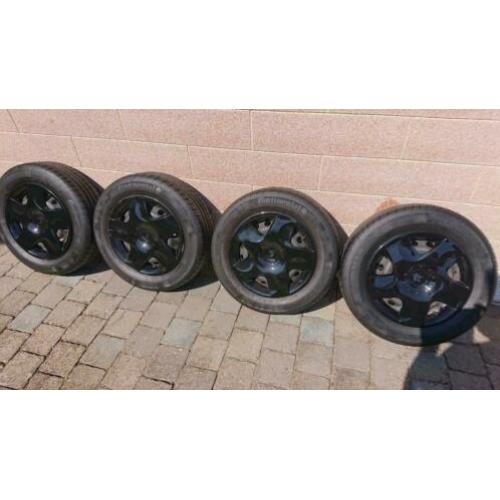 Continental zomer banden 175/65 R 14 met Renault wieldoppen