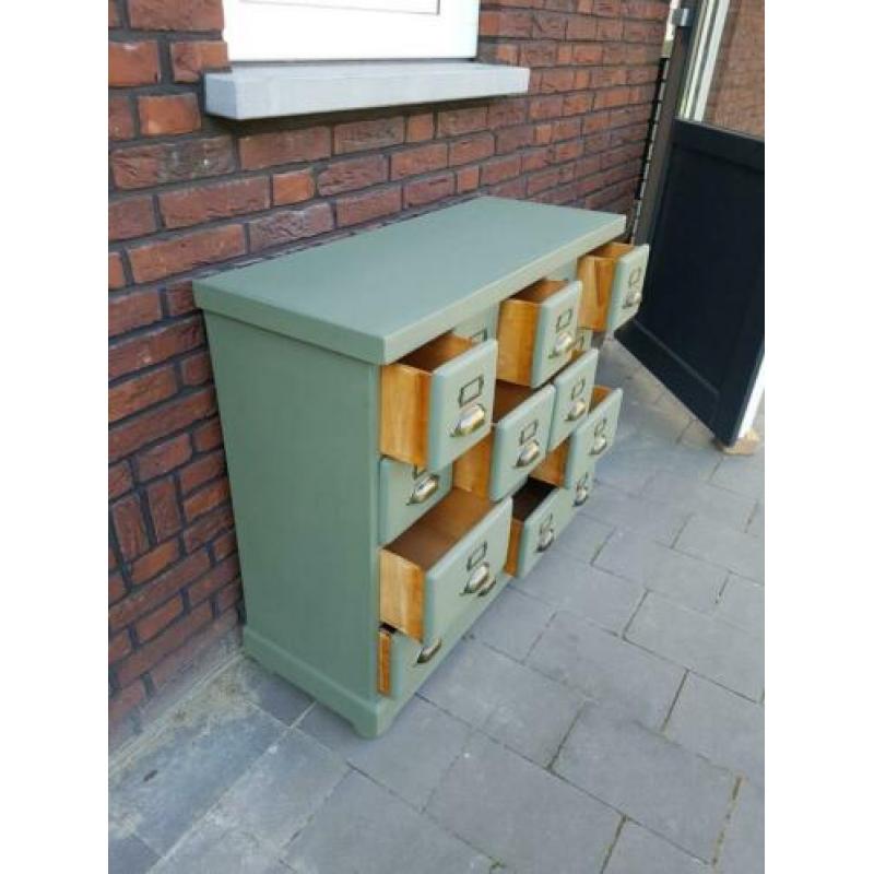 Olijf / leger groene apothekerskast smal ladekastje komgreep