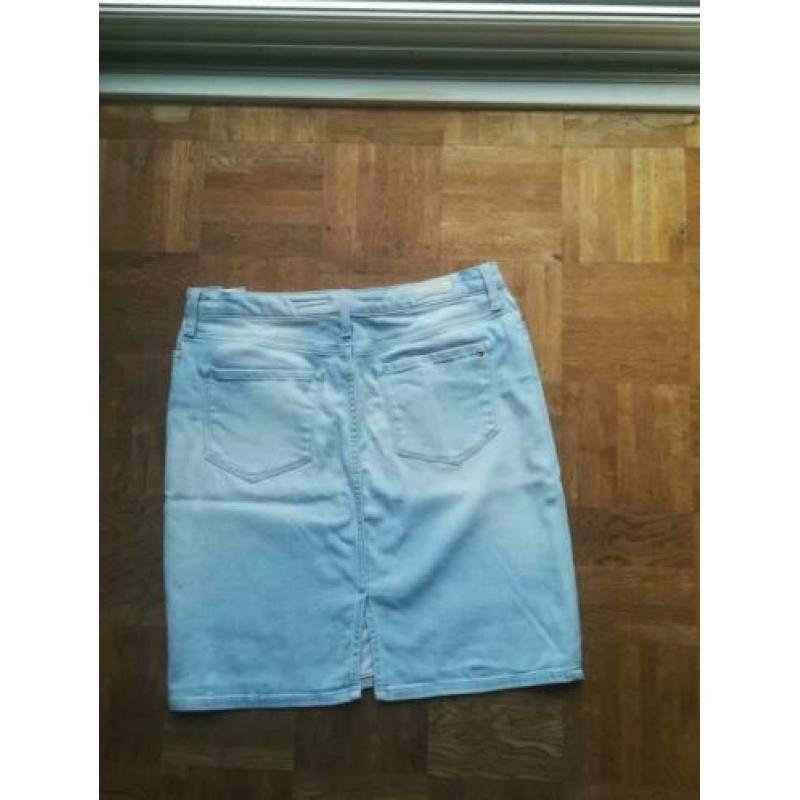 Stoere jeans rok van Tommy Hilfiger, mt 31