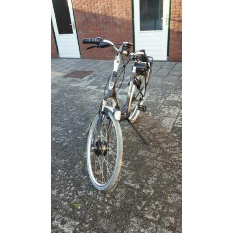 Gazelle elektrische dames fiets in de kleur onyx purple