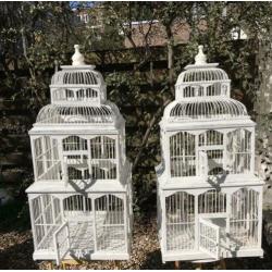 Decoratieve witte vogelkooien van hout