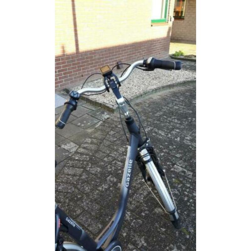 Gazelle elektrische dames fiets in de kleur onyx purple