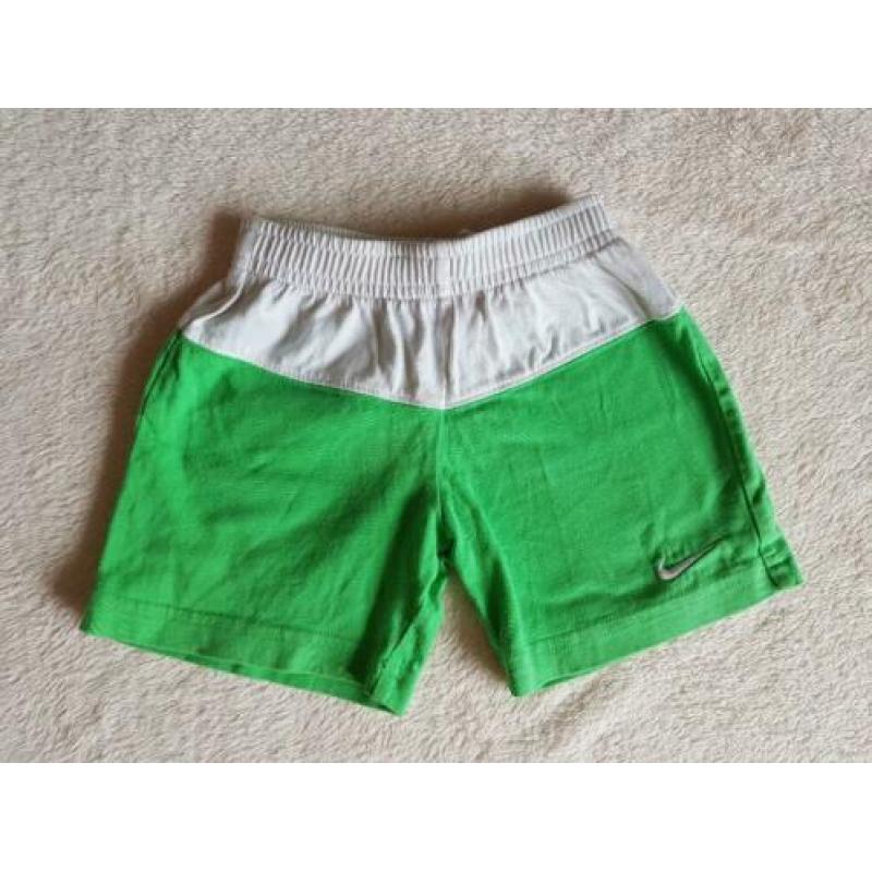 Groen witte korte broek maat 68 74 Nike
