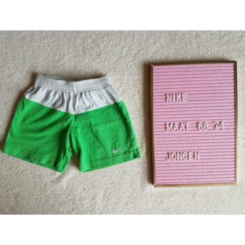 Groen witte korte broek maat 68 74 Nike