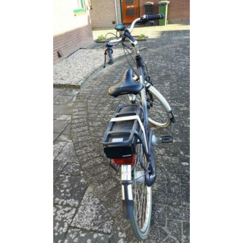 Gazelle elektrische dames fiets in de kleur onyx purple
