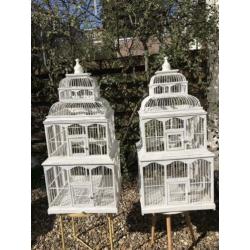 Decoratieve witte vogelkooien van hout