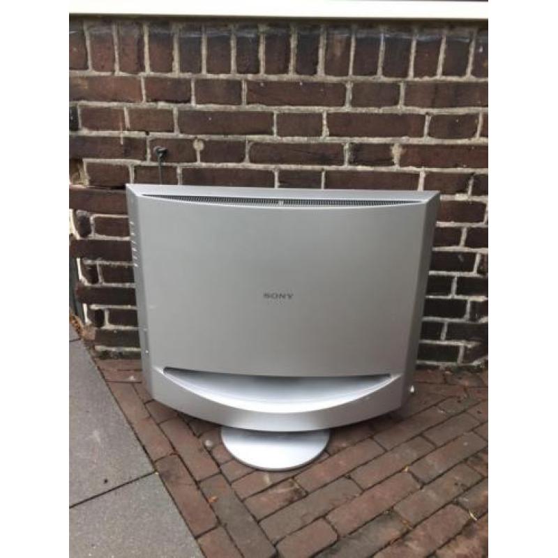 KleurenTV Sony 57cm . Opvallend design . Bieden vanaf €35