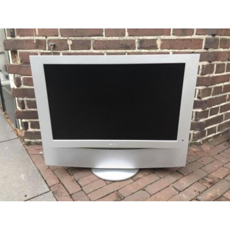 KleurenTV Sony 57cm . Opvallend design . Bieden vanaf €35