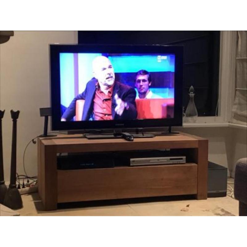 Samsung tv 104x64 cm