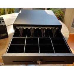 Kassalade en bonprinter, pinautomaat, barcodescanner.