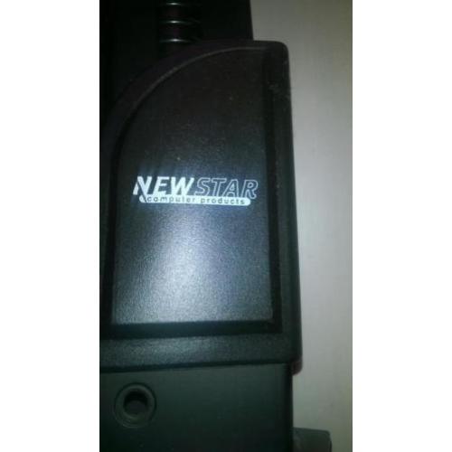 NewStar bureausteun voor flatscreens