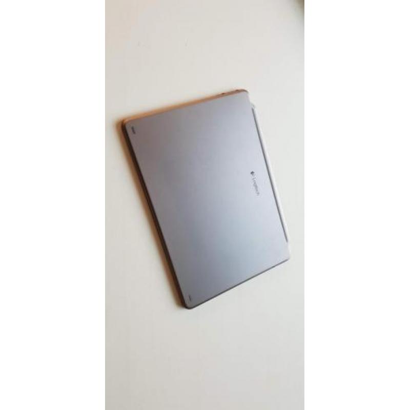Logitech ultra thin keyboard cover voor iPad air 2