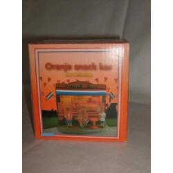 Typisch Hollands Oranje Snackbar D54