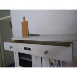 Hoog Dressoir of Kast. Lees tekst!