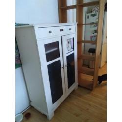 Hoog Dressoir of Kast. Lees tekst!