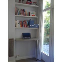 Boekenplanken op maat gemaakt.