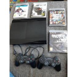 Playstation 3 +2 controllers en 4 spellen