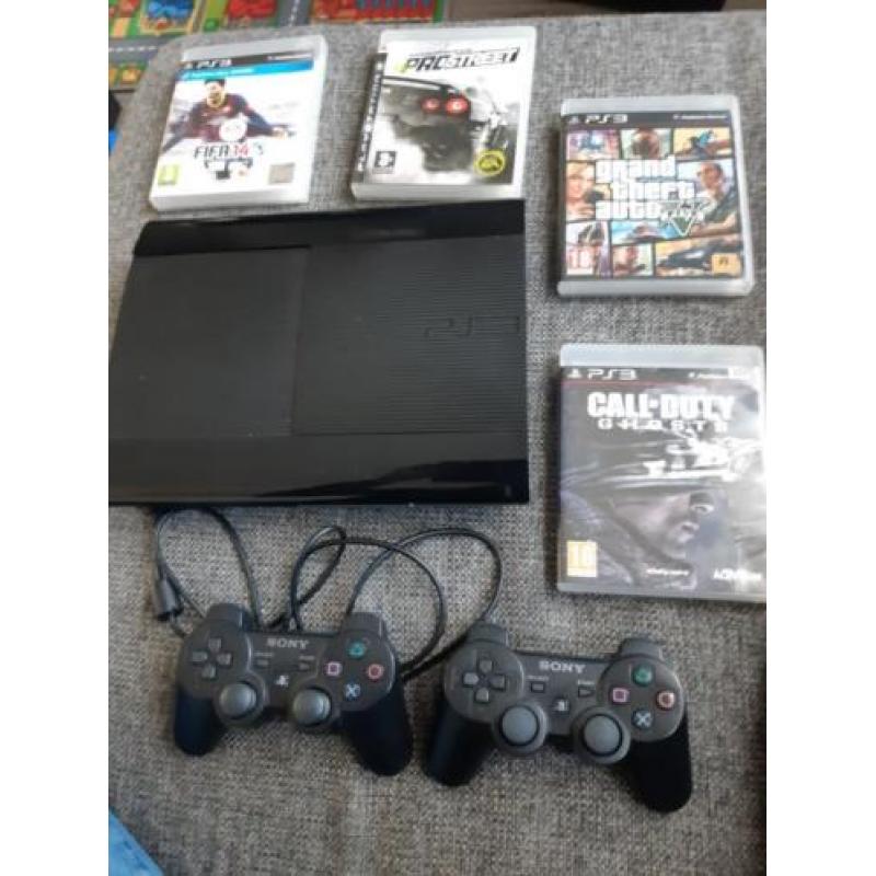 Playstation 3 +2 controllers en 4 spellen