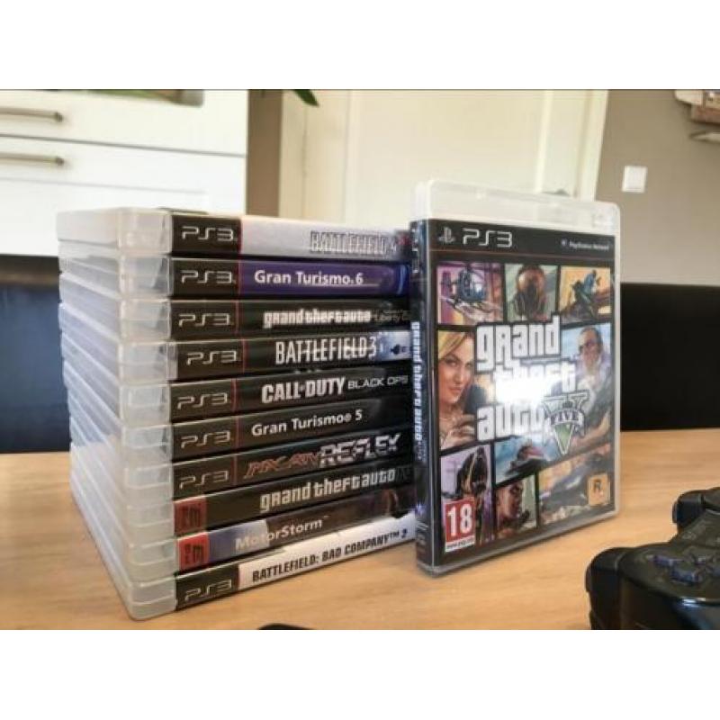 PlayStation 3 250GB + 11 games (GTA 5, BF4) + 2 controllers