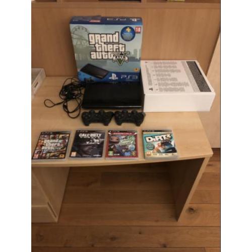 Ps3 met 4 spellen en 2 controlers