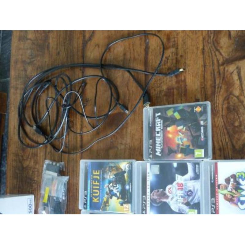 PS3 500 GB met 2 controllers en veel spellen