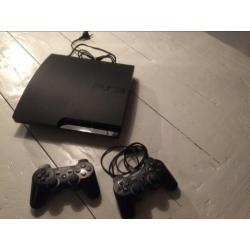 PlayStation 3 slim met twee controllers en 5 spelletjes