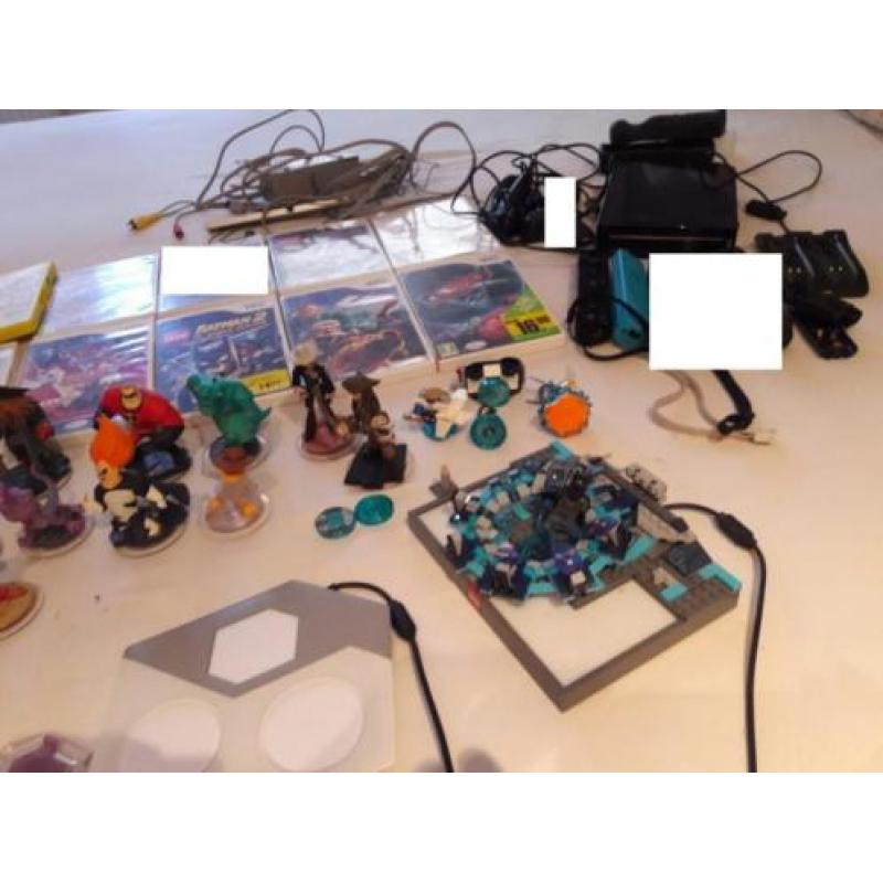 Wii spelcomputer + 2 controllers en diverse spellen