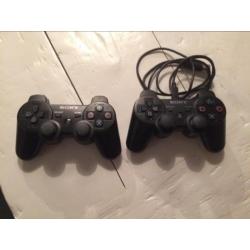 PlayStation 3 slim met twee controllers en 5 spelletjes