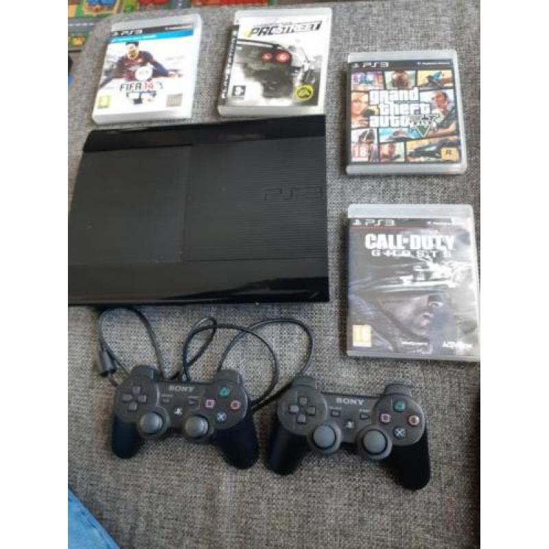 Playstation 3 +2 controllers en 4 spellen