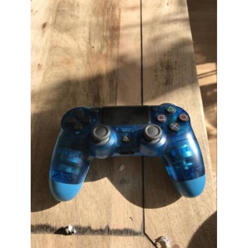 Playstation 4 + controller + 2 games