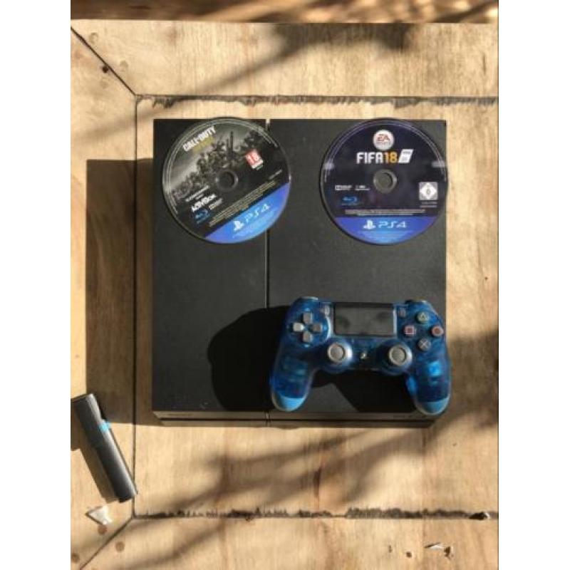 Playstation 4 + controller + 2 games