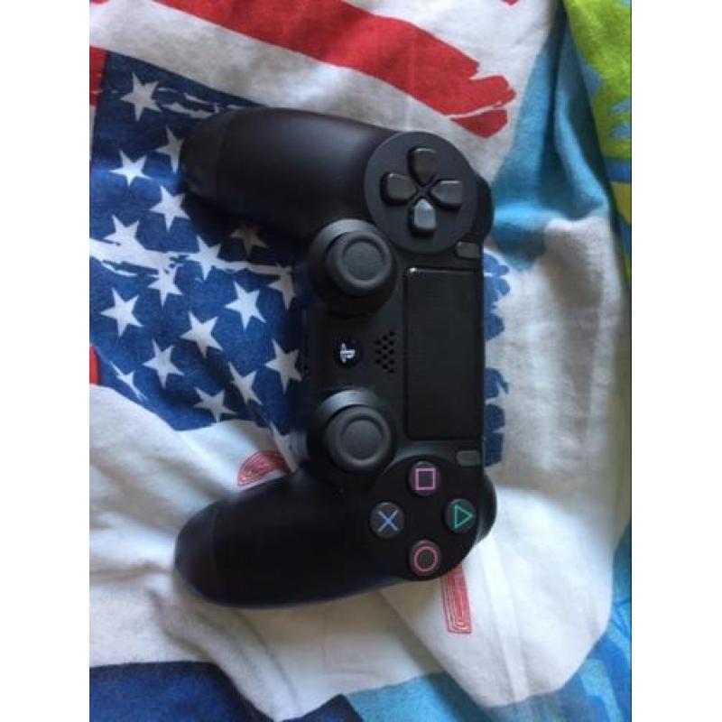 PS4 Slim 500GB - Plus GTA V (disk) en Thats you (digitaal)!