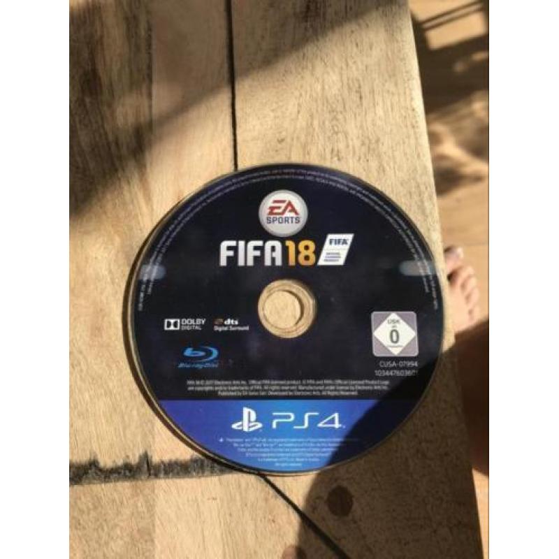 Playstation 4 + controller + 2 games