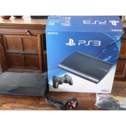 PS3 500 GB met 2 controllers en veel spellen