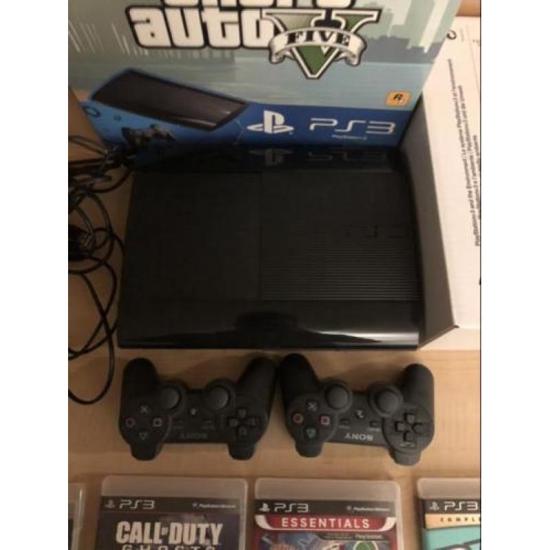 Ps3 met 4 spellen en 2 controlers